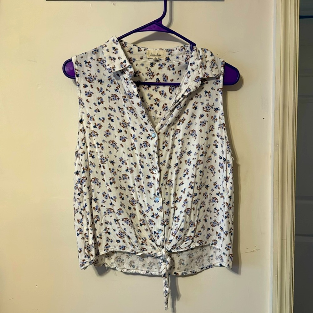 2/$10🌟Tie front button down floral sleeveless top
